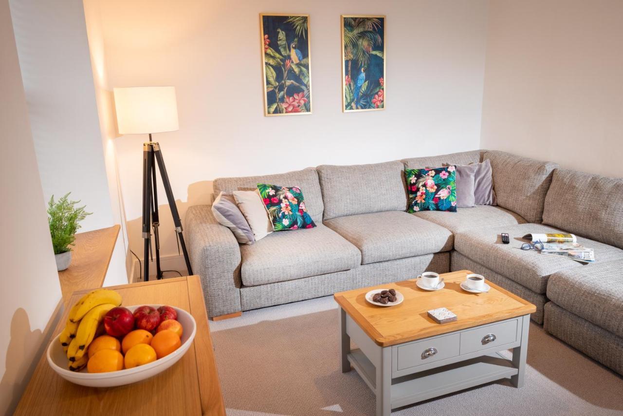 Lola'S Loft With Lake Views - Central Bowness - Pet Friendly Exterior photo