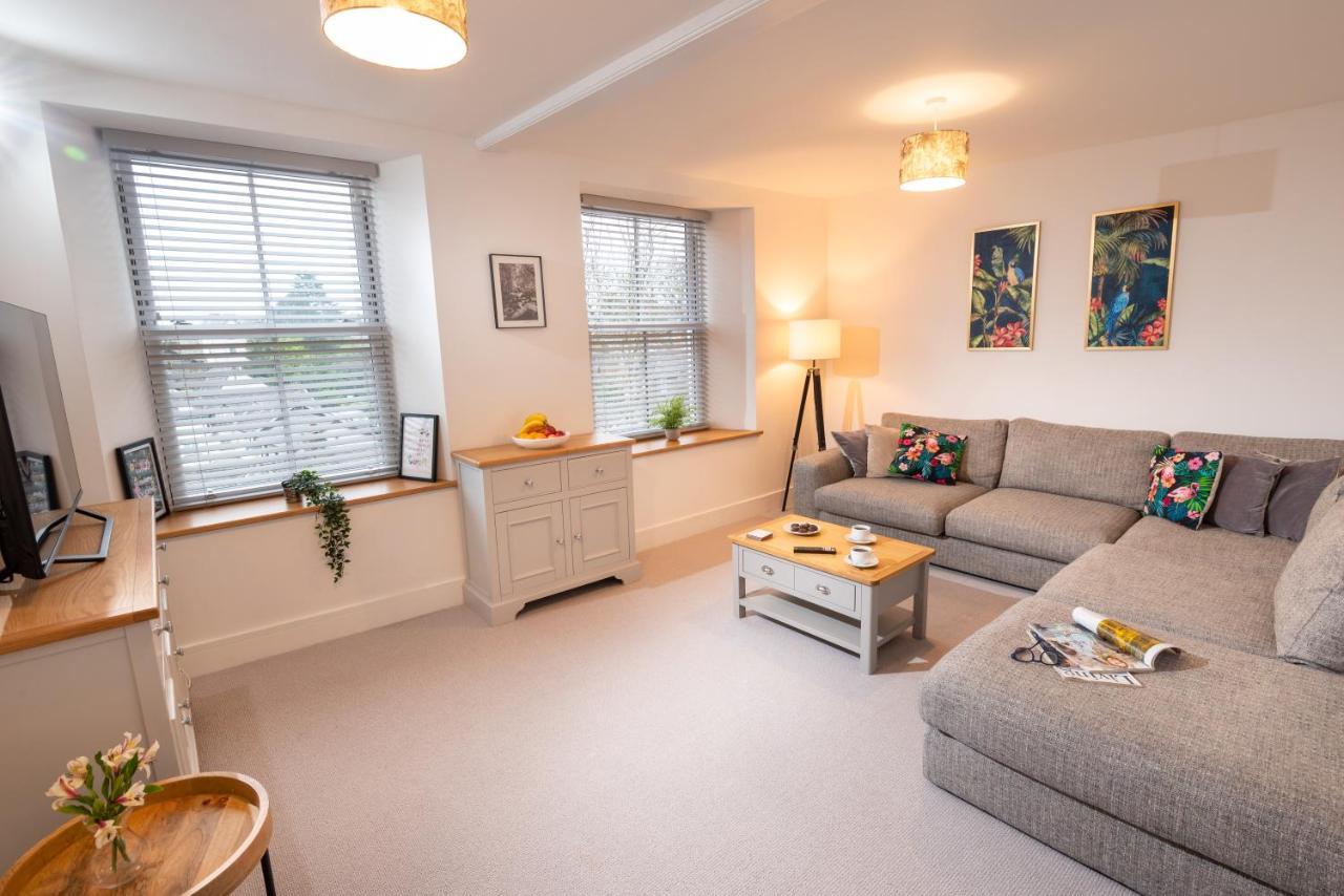 Lola'S Loft With Lake Views - Central Bowness - Pet Friendly Exterior photo