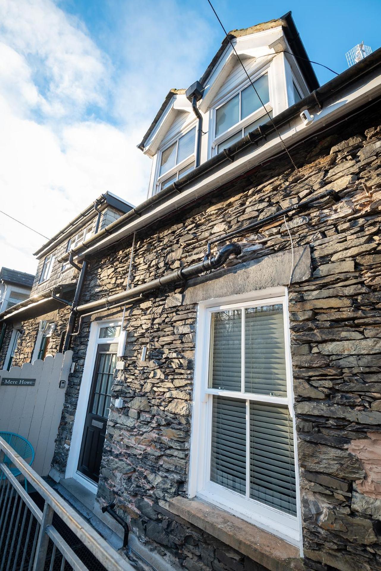 Lola'S Loft With Lake Views - Central Bowness - Pet Friendly Exterior photo