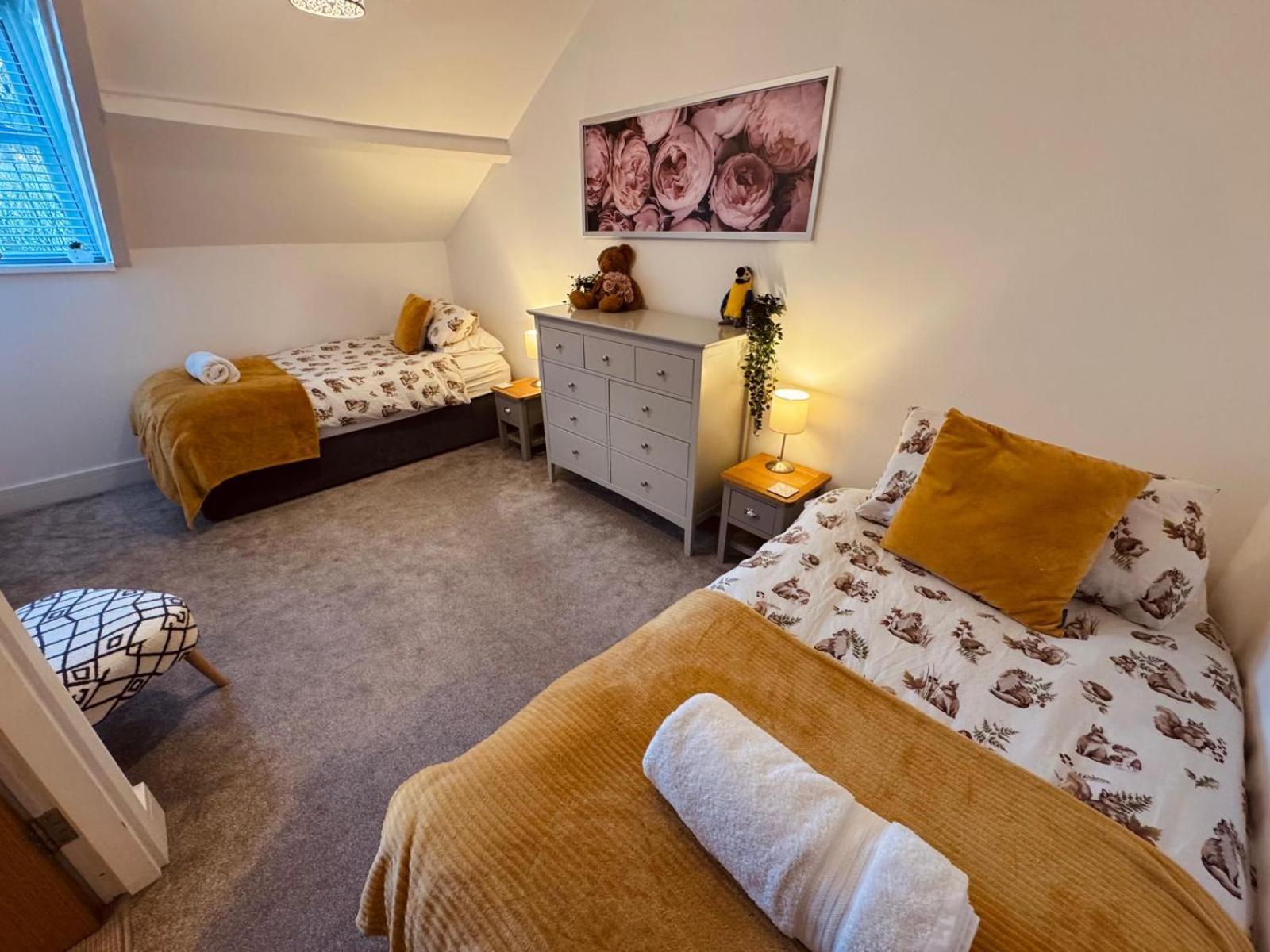 Lola'S Loft With Lake Views - Central Bowness - Pet Friendly Exterior photo